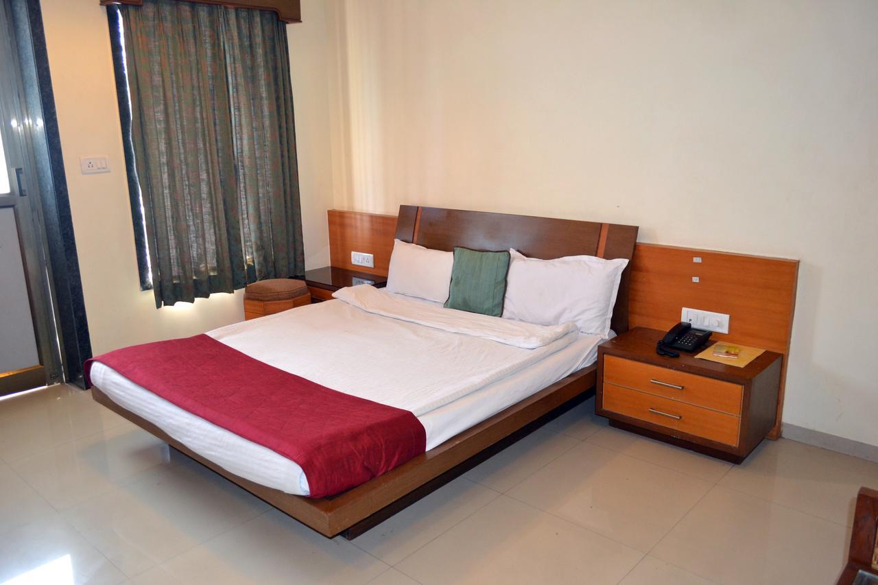 Jaffer Bhai's Brickland Hotel Panchgani Exterior foto